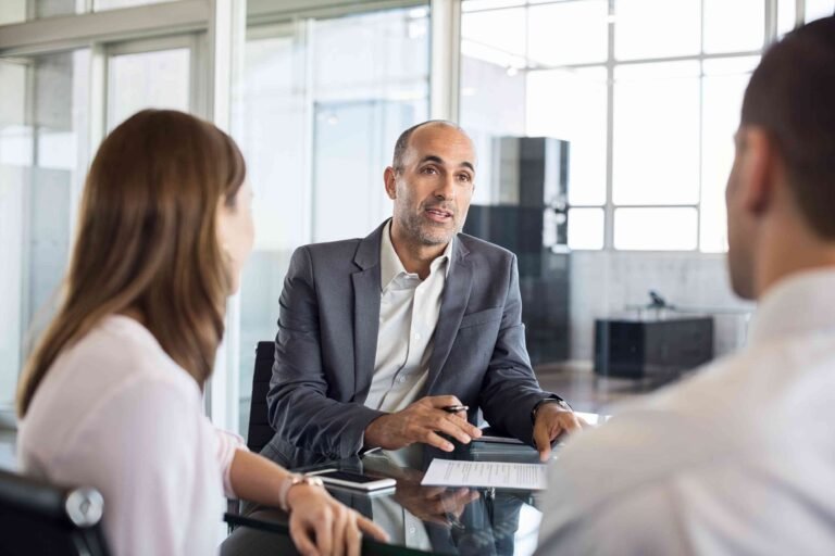 4 Signs Your Financial Advisor Is Ripping You Off